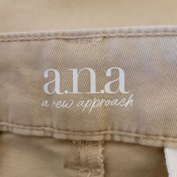 a.n.a Khaki Mid-Rise Twill Shorts (Size 6) - Picture 3 of 5